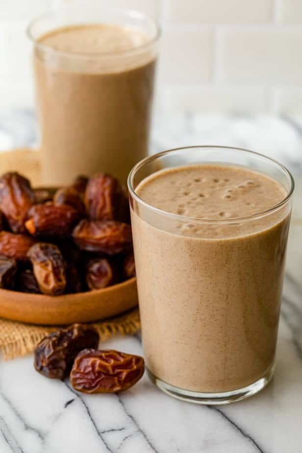 dates and fruits mix milkshake